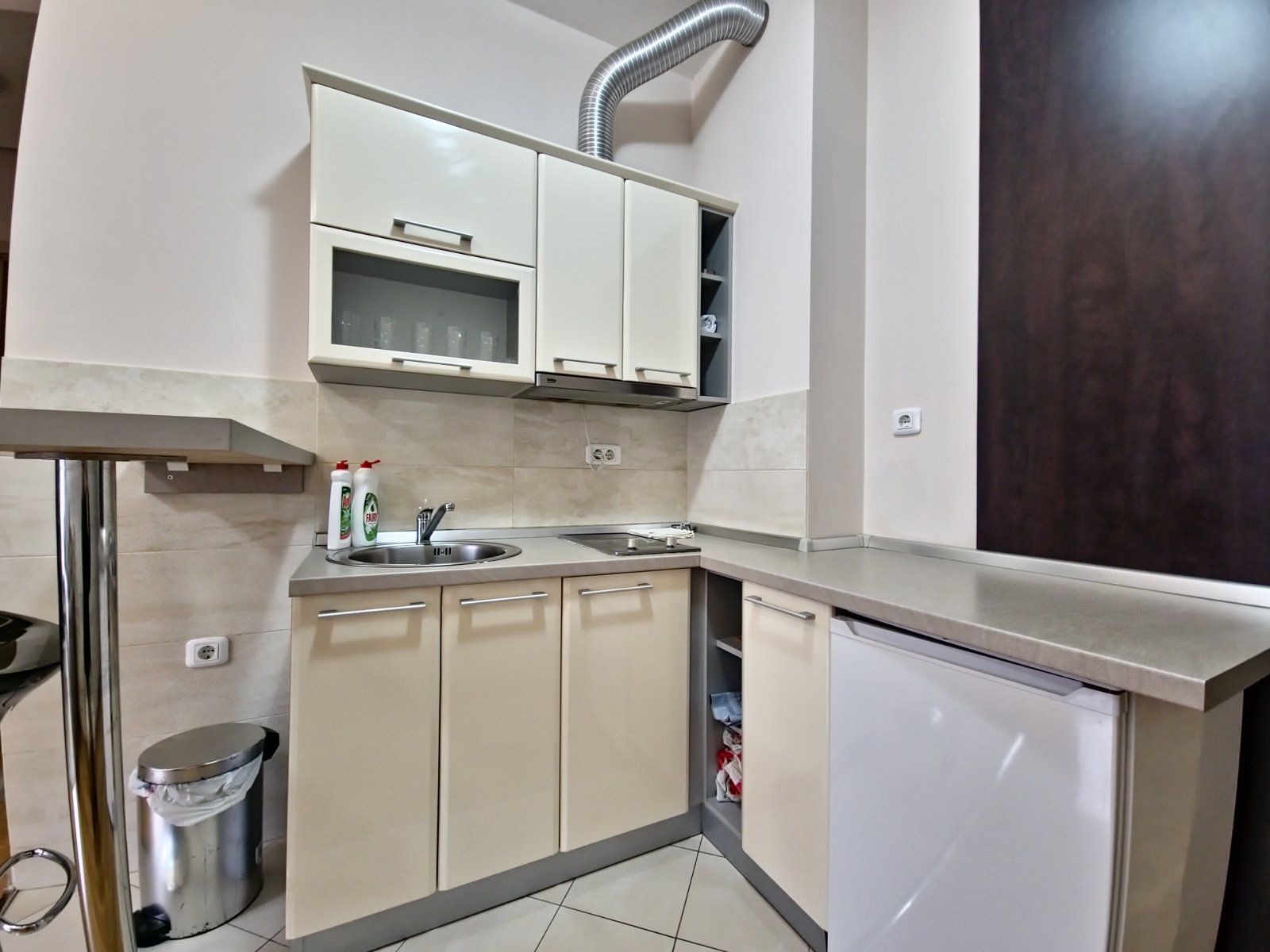 Izdavanje jednosobnog apartmana 56 m² na prvoj liniji mora sa pogledom na more – Budva (na period do 1. juna) - Amfora Real Estate