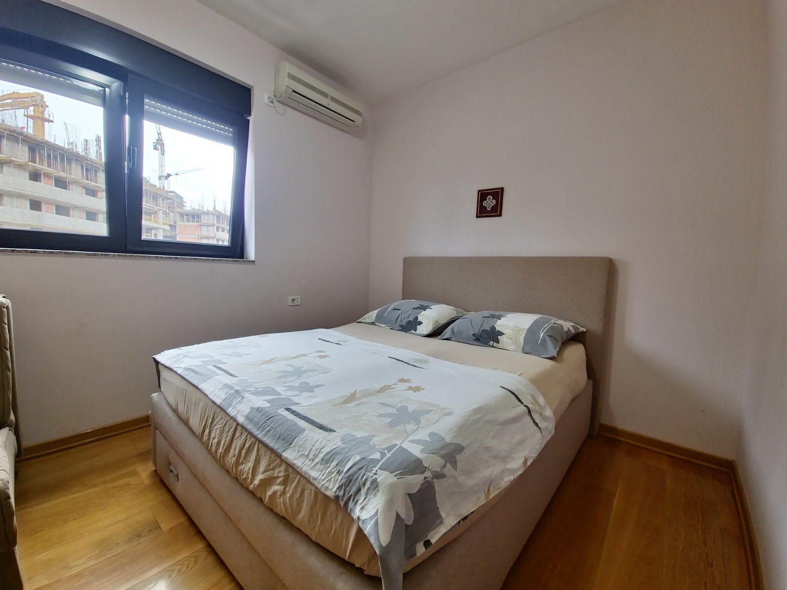 Izdavanje jednosobnog apartmana 56 m² na prvoj liniji mora sa pogledom na more – Budva (na period do 1. juna) - Amfora Real Estate