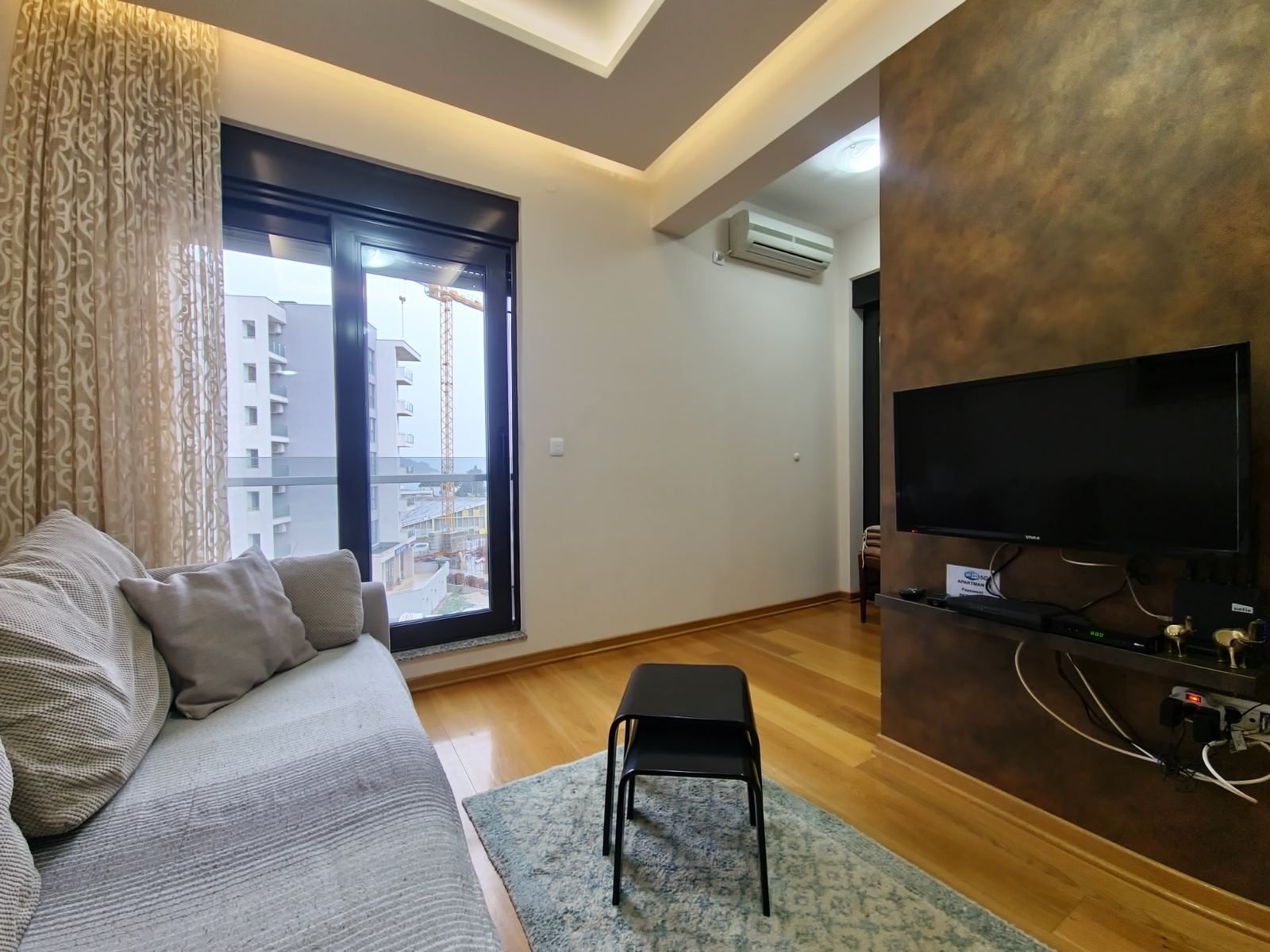 Izdavanje jednosobnog apartmana 56 m² na prvoj liniji mora sa pogledom na more – Budva (na period do 1. juna) - Amfora Real Estate