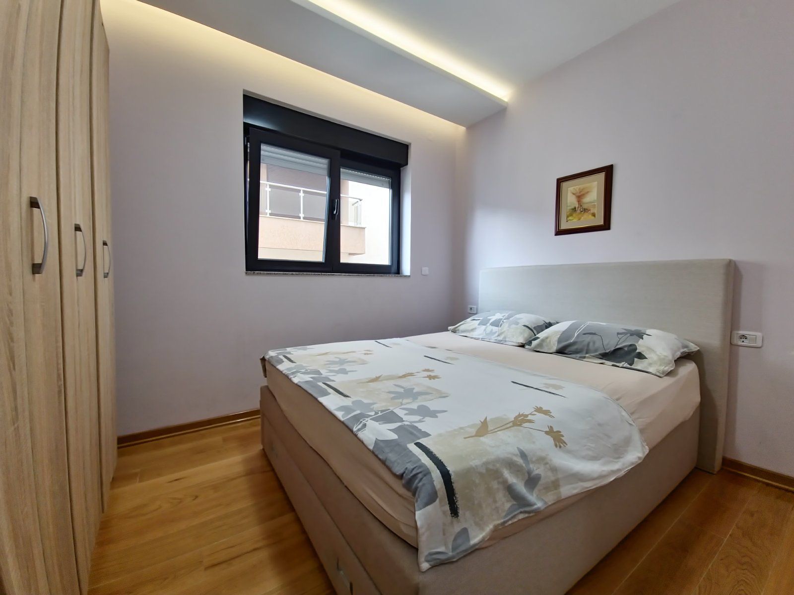 Izdavanje jednosobnog apartmana 42m² na prvoj liniji mora  – Budva (na period do 1. juna) - Amfora Real Estate