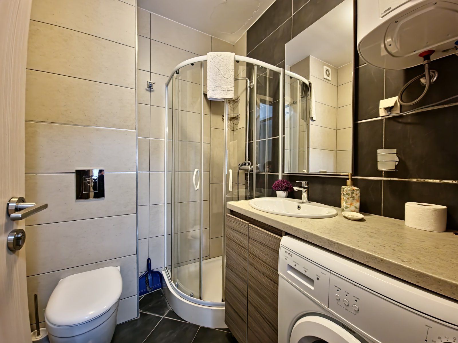 Izdavanje jednosobnog apartmana 42m² na prvoj liniji mora  – Budva (na period do 1. juna) - Amfora Real Estate