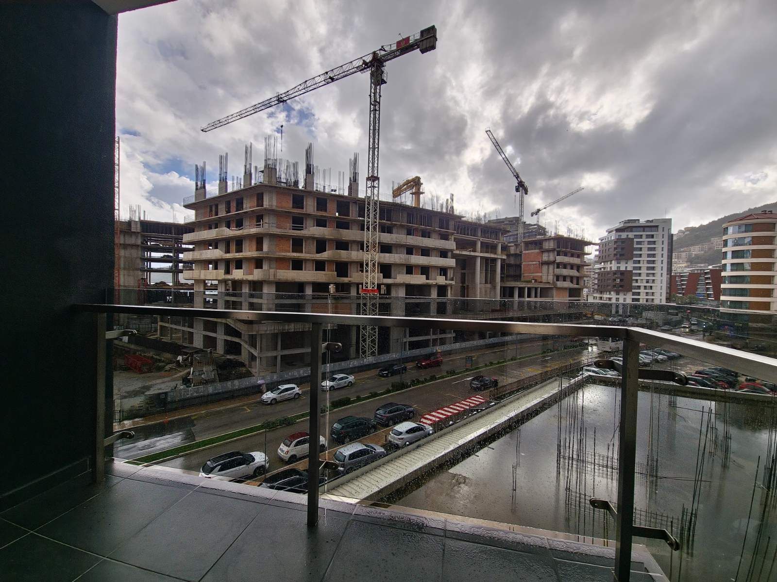 Izdavanje jednosobnog apartmana 42m² na prvoj liniji mora  – Budva (na period do 1. juna) - Amfora Real Estate