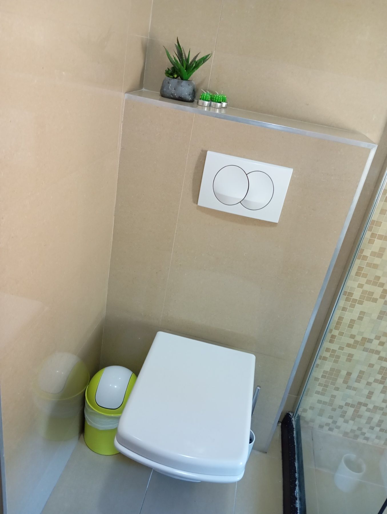 Izdavanje jednosobnog stana 55m² sa prelepim pogledom na more i obezbeđenim parking mestom – Gospostina, Budva (na period do 01.05.2026) - Amfora Real Estate