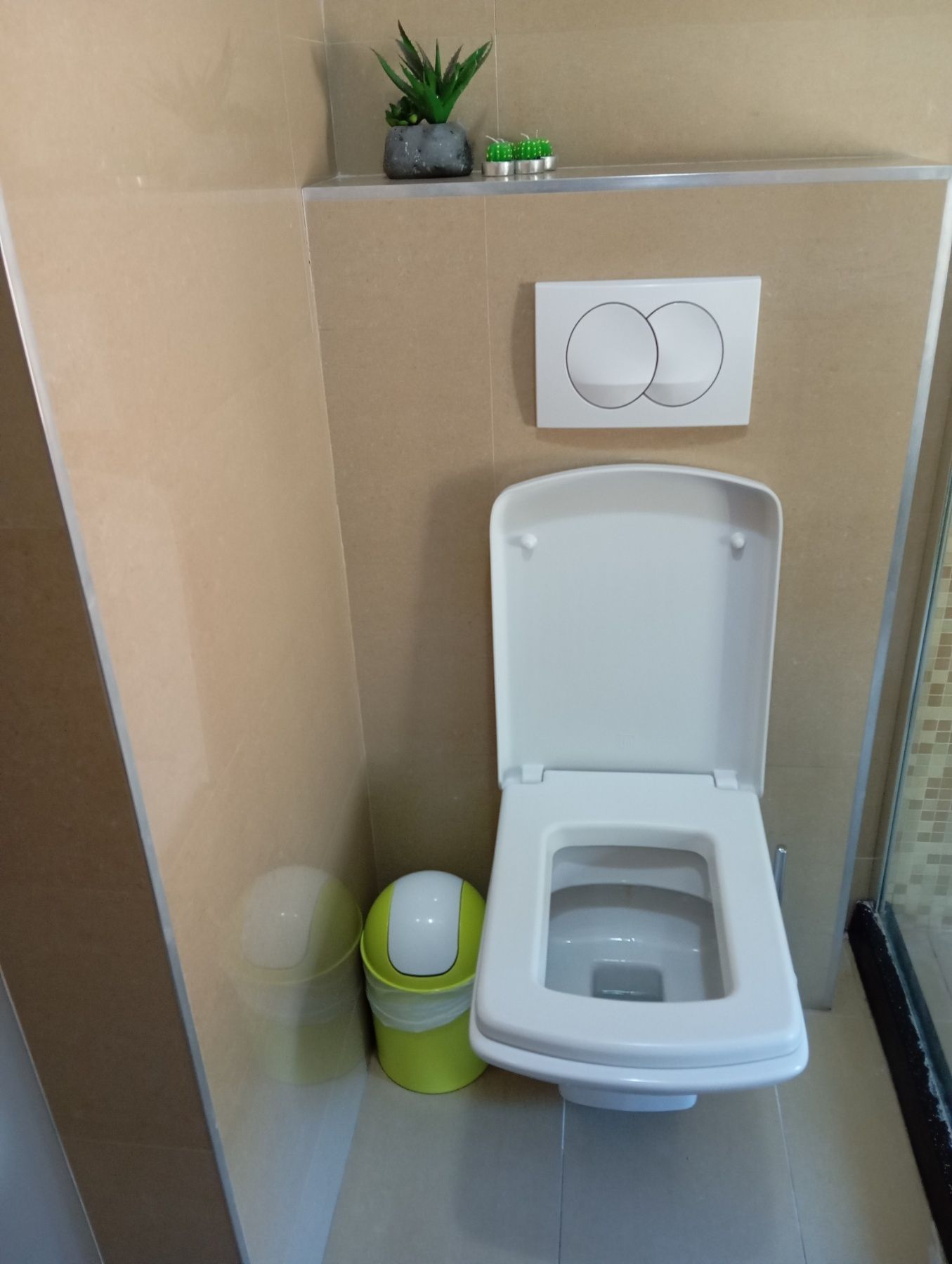 Izdavanje jednosobnog stana 55m² sa prelepim pogledom na more i obezbeđenim parking mestom – Gospostina, Budva (na period do 01.05.2026) - Amfora Real Estate