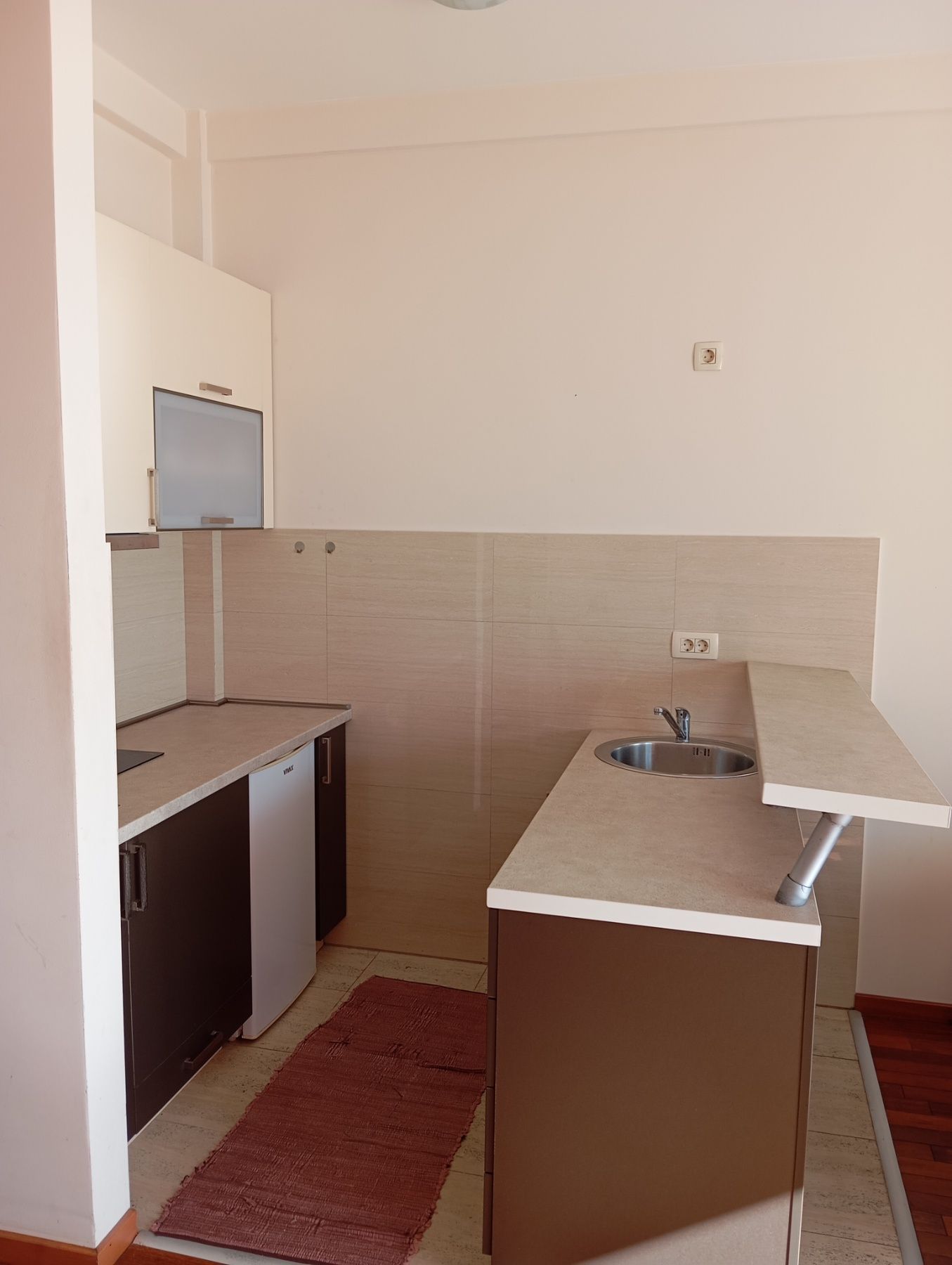 Izdavanje jednosobnog stana 55m² sa prelepim pogledom na more i obezbeđenim parking mestom – Gospostina, Budva (na period do 01.05.2026) - Amfora Real Estate