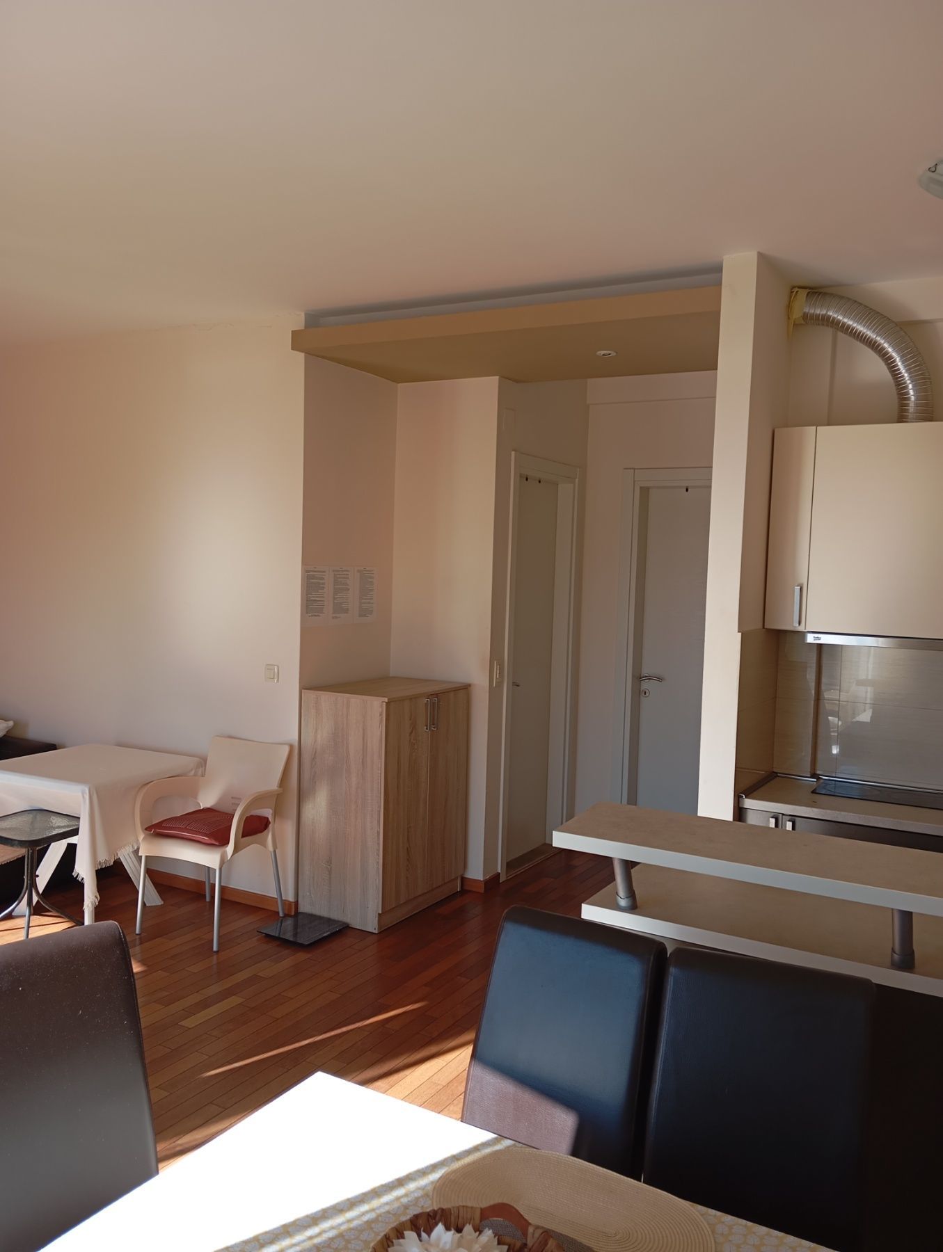 Izdavanje jednosobnog stana 55m² sa prelepim pogledom na more i obezbeđenim parking mestom – Gospostina, Budva (na period do 01.05.2026) - Amfora Real Estate