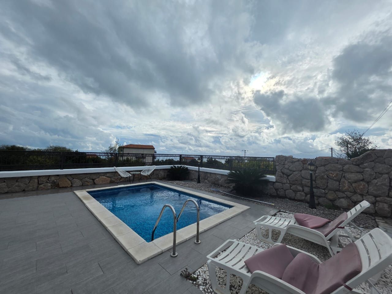 Prodaja kuće 100 m² sa bazenom,garažom, krovnom terasom i pogledom na more – Krimovica, Kotor - Amfora Real Estate