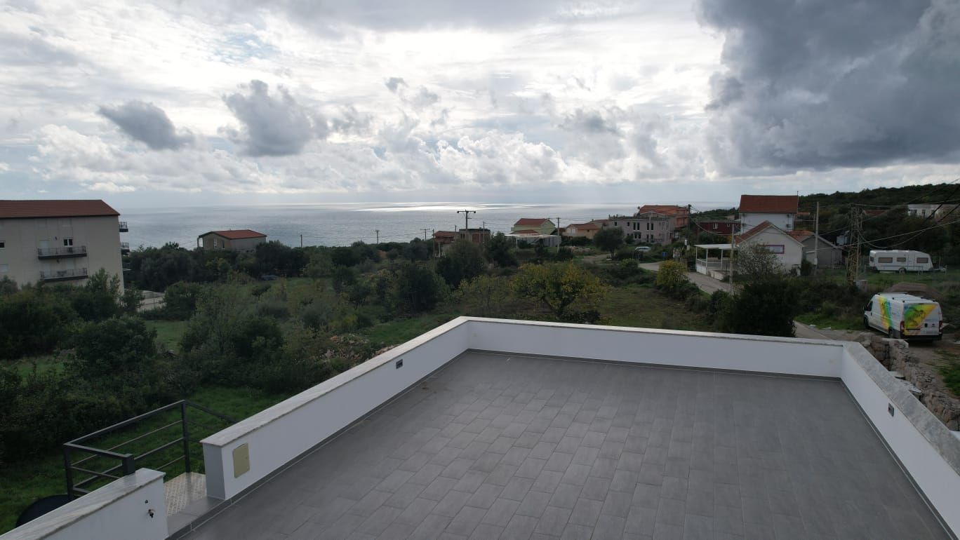 Prodaja kuće 100 m² sa bazenom,garažom, krovnom terasom i pogledom na more – Krimovica, Kotor - Amfora Real Estate