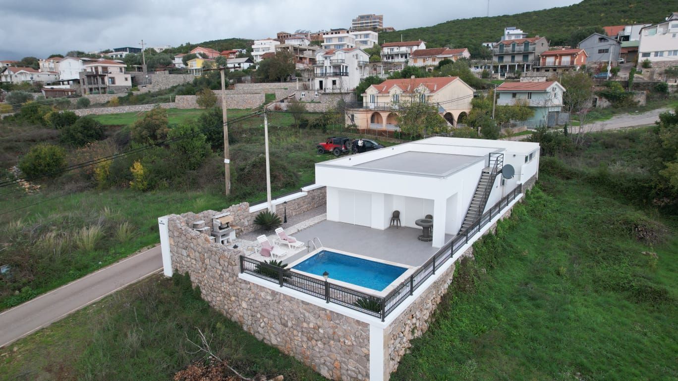Prodaja kuće 100 m² sa bazenom,garažom, krovnom terasom i pogledom na more – Krimovica, Kotor - Amfora Real Estate