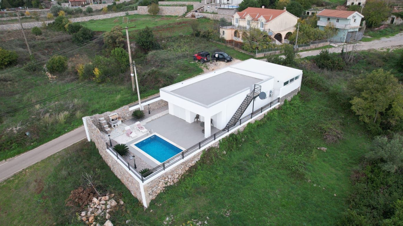 Prodaja kuće 100 m² sa bazenom,garažom, krovnom terasom i pogledom na more – Krimovica, Kotor - Amfora Real Estate