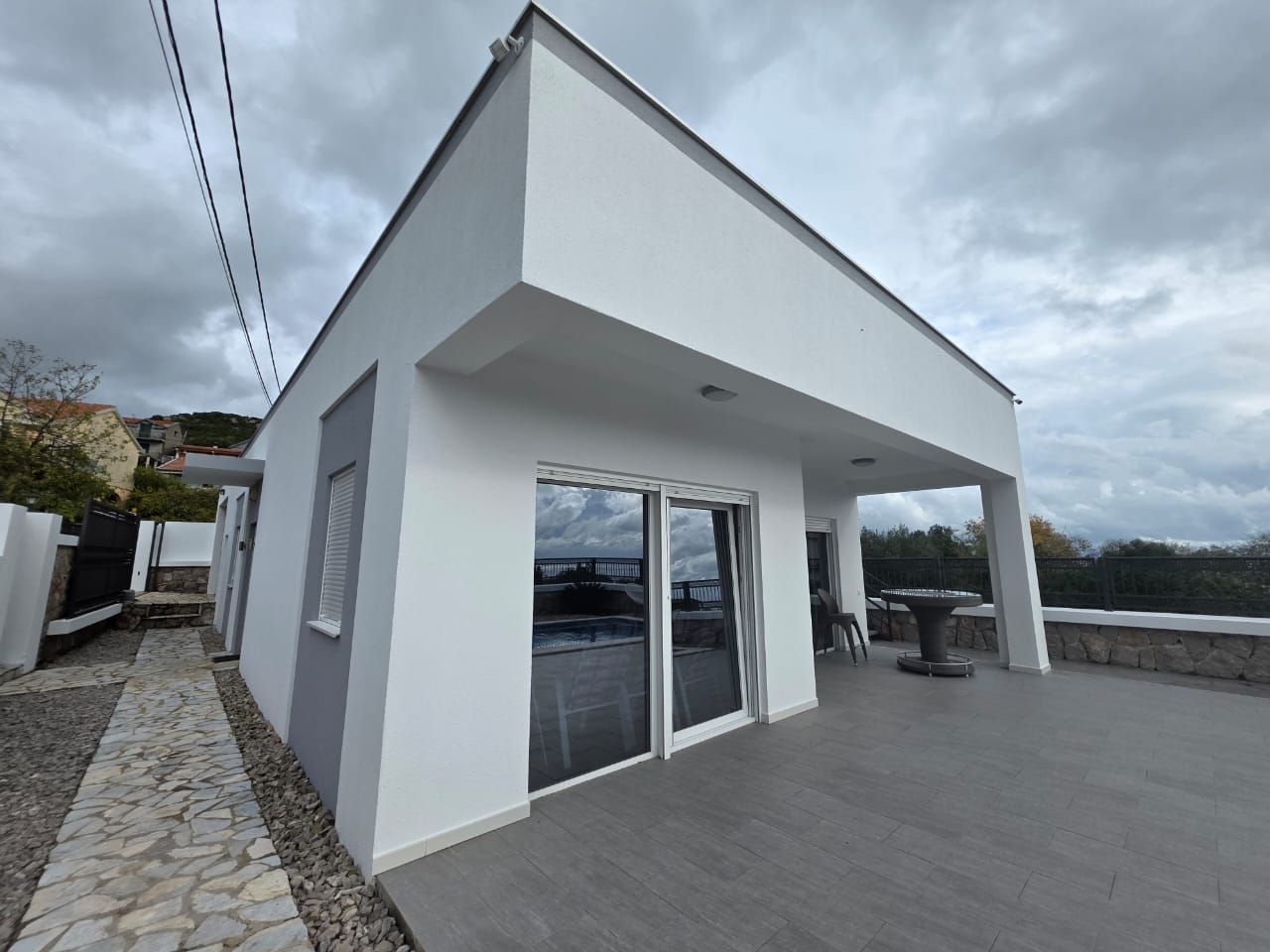 Prodaja kuće 100 m² sa bazenom,garažom, krovnom terasom i pogledom na more – Krimovica, Kotor - Amfora Real Estate