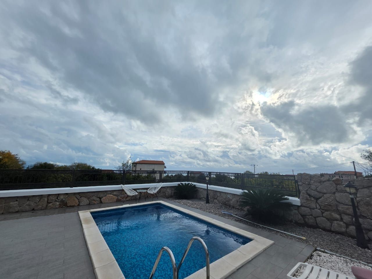 Prodaja kuće 100 m² sa bazenom,garažom, krovnom terasom i pogledom na more – Krimovica, Kotor - Amfora Real Estate