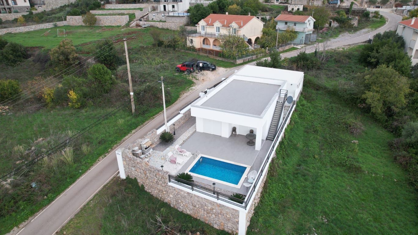 Prodaja kuće 100 m² sa bazenom,garažom, krovnom terasom i pogledom na more – Krimovica, Kotor - Amfora Real Estate
