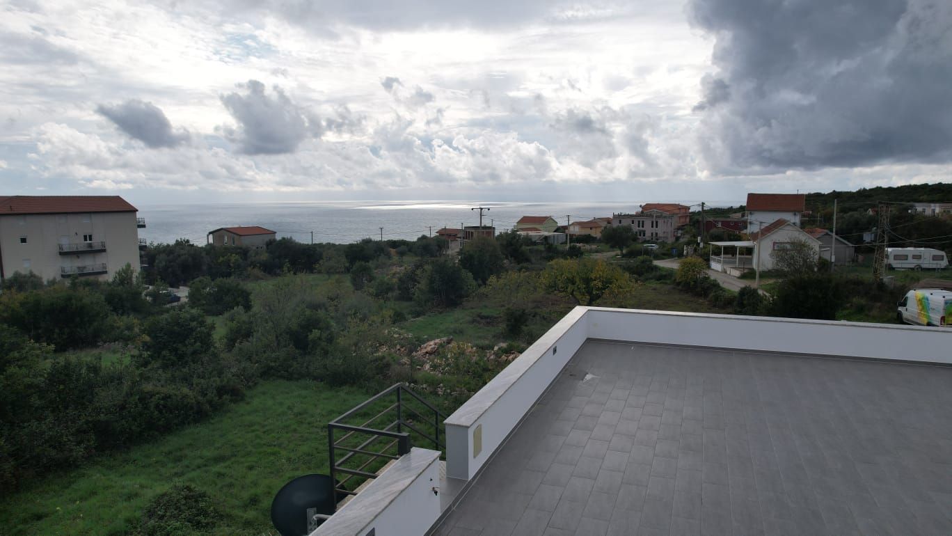 Prodaja kuće 100 m² sa bazenom,garažom, krovnom terasom i pogledom na more – Krimovica, Kotor - Amfora Real Estate