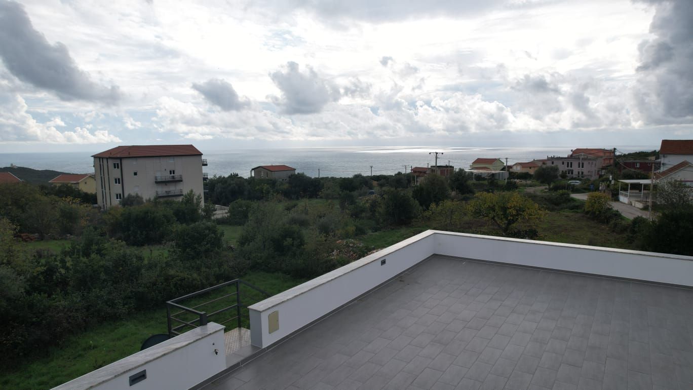 Prodaja kuće 100 m² sa bazenom,garažom, krovnom terasom i pogledom na more – Krimovica, Kotor - Amfora Real Estate