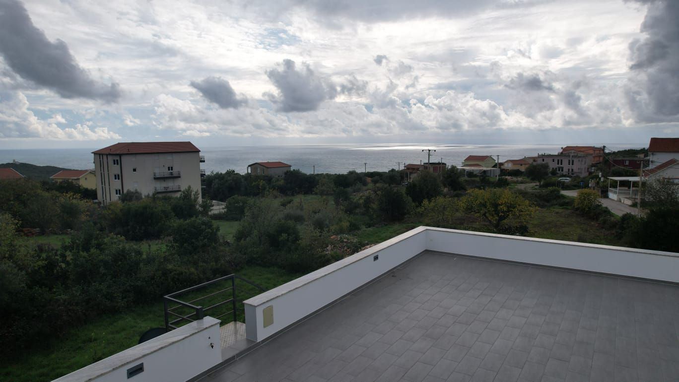 Prodaja kuće 100 m² sa bazenom,garažom, krovnom terasom i pogledom na more – Krimovica, Kotor - Amfora Real Estate