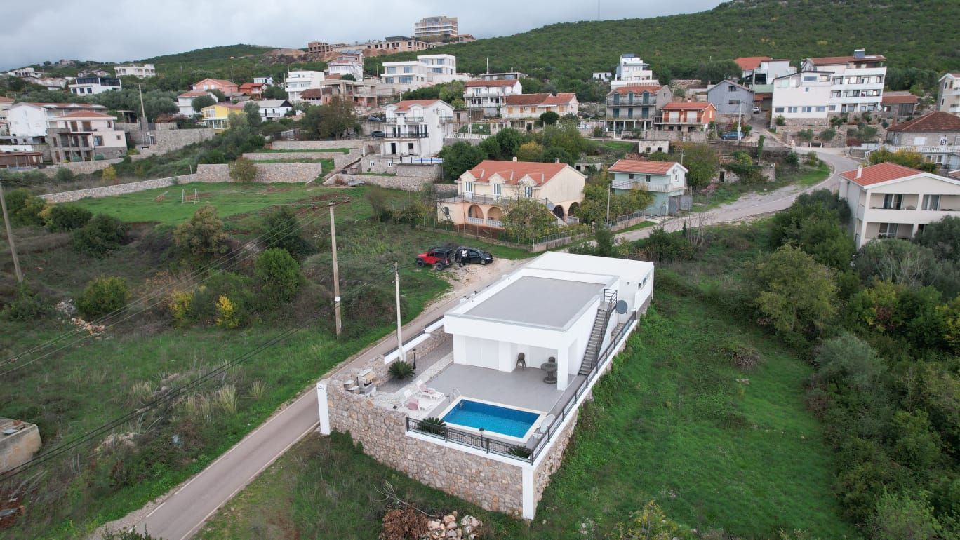 Prodaja kuće 100 m² sa bazenom,garažom, krovnom terasom i pogledom na more – Krimovica, Kotor - Amfora Real Estate