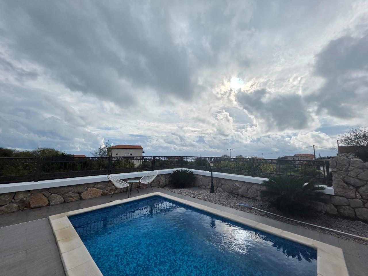 Prodaja kuće 100 m² sa bazenom,garažom, krovnom terasom i pogledom na more – Krimovica, Kotor - Amfora Real Estate