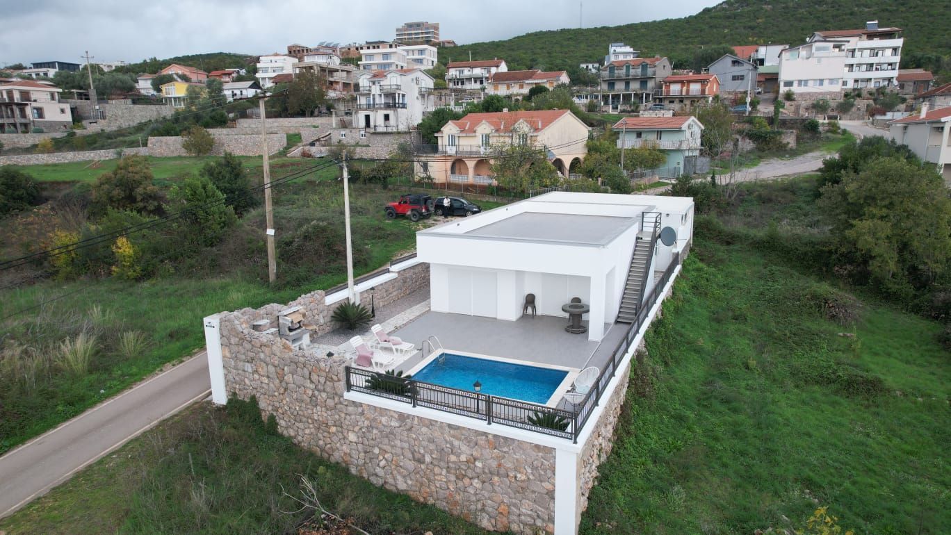 Prodaja kuće 100 m² sa bazenom,garažom, krovnom terasom i pogledom na more – Krimovica, Kotor - Amfora Real Estate