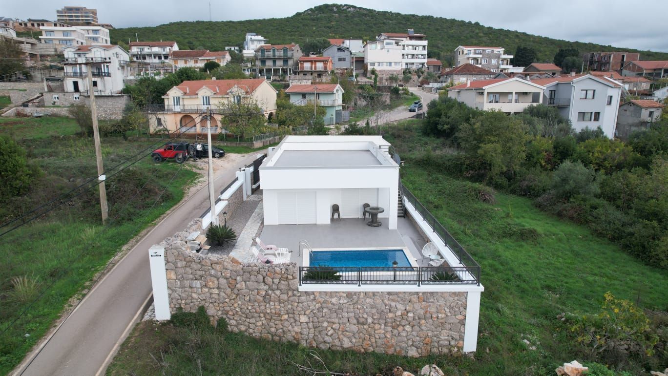 Prodaja kuće 100 m² sa bazenom,garažom, krovnom terasom i pogledom na more – Krimovica, Kotor - Amfora Real Estate