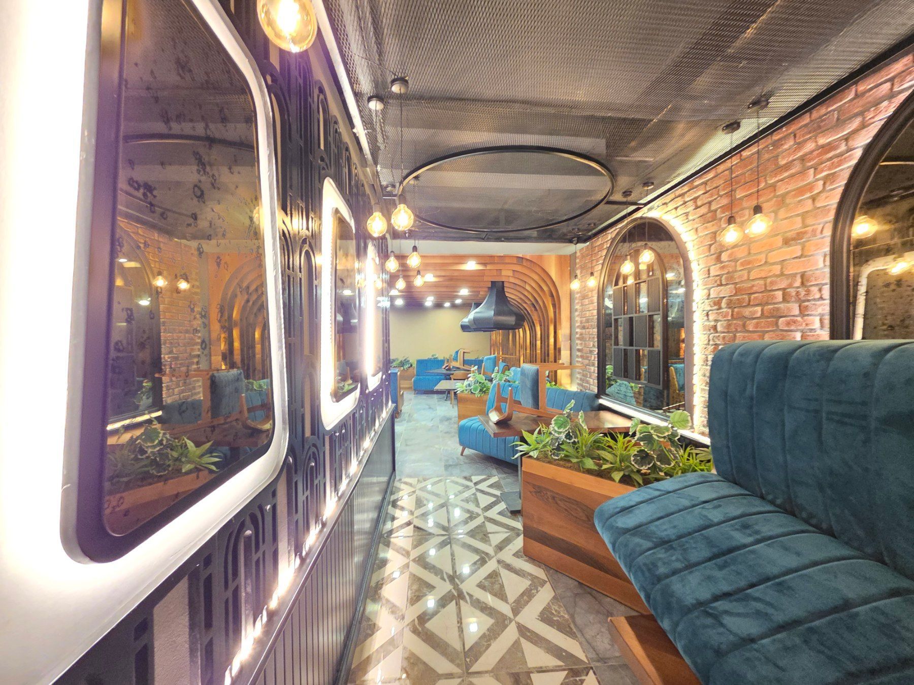 Izdaje se luksuzno opremljen restoran 123 m² – Prva linija, Rafailovići - Amfora Real Estate