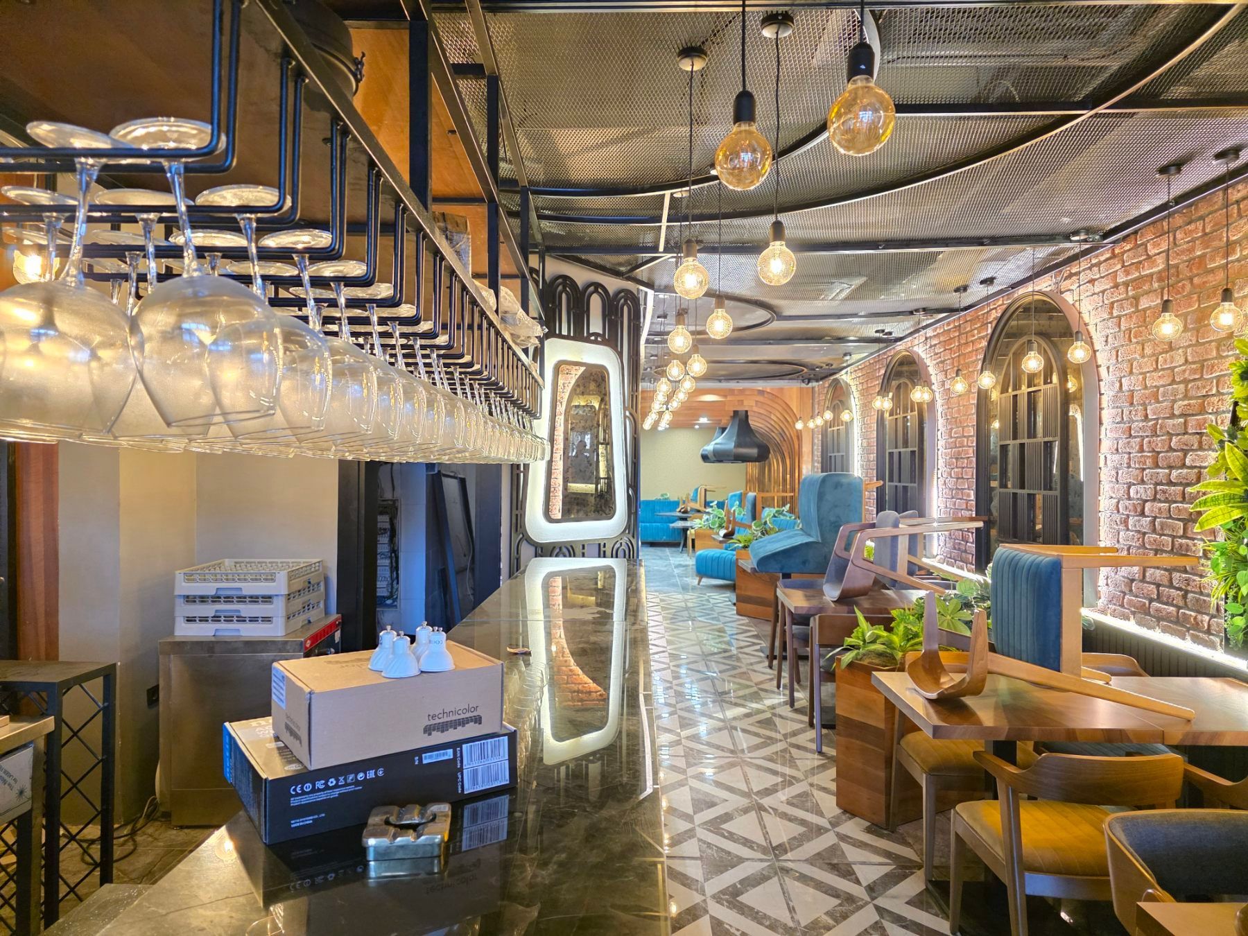 Izdaje se luksuzno opremljen restoran 123 m² – Prva linija, Rafailovići - Amfora Real Estate