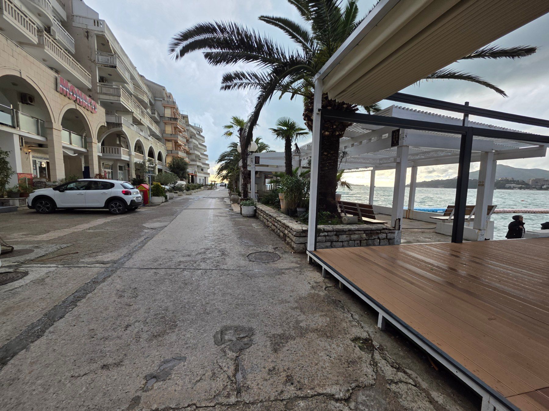 Izdaje se luksuzno opremljen restoran 123 m² – Prva linija, Rafailovići - Amfora Real Estate