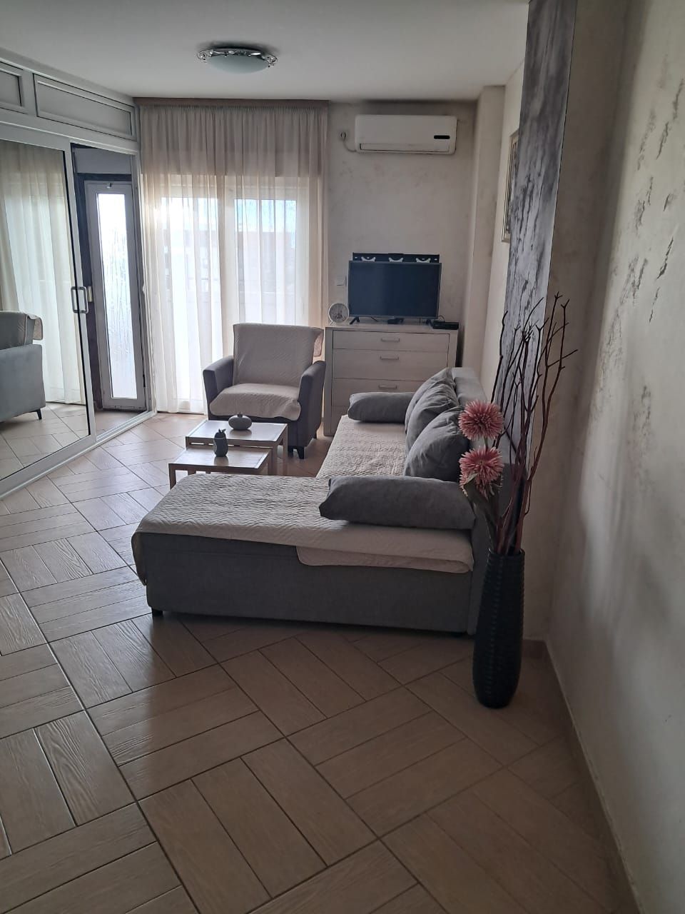 Izdavanje jednosobnog stana 40 m² sa parkingom – Budva - Amfora Real Estate