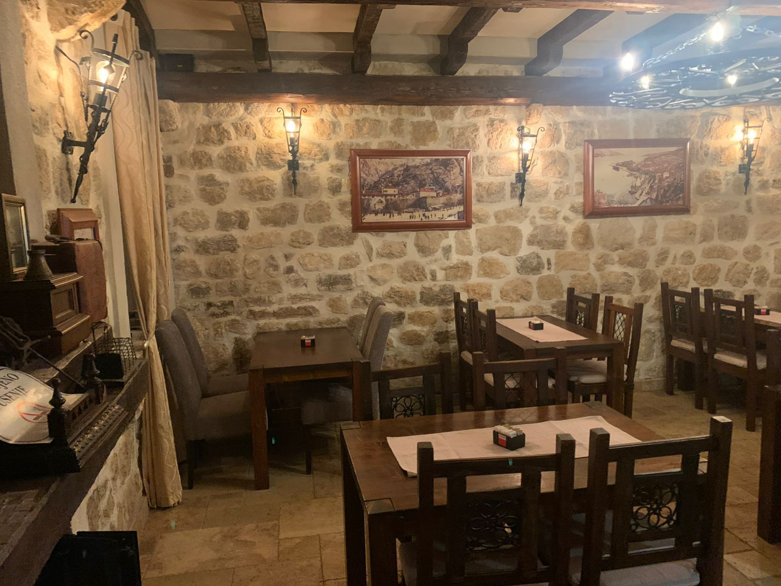 Prodaja poslovnog prostora 100 m² sa dvorištem – Centar Risna - Amfora Real Estate