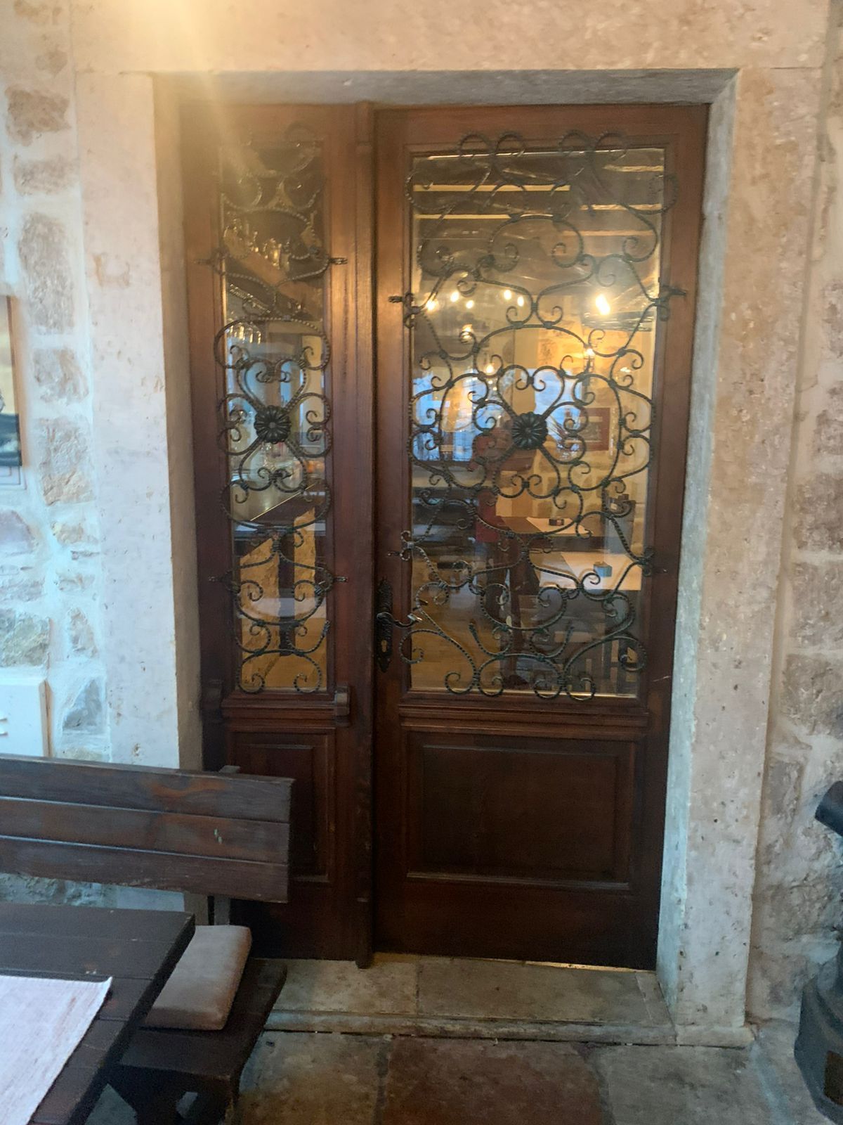 Prodaja poslovnog prostora 100 m² sa dvorištem – Centar Risna - Amfora Real Estate