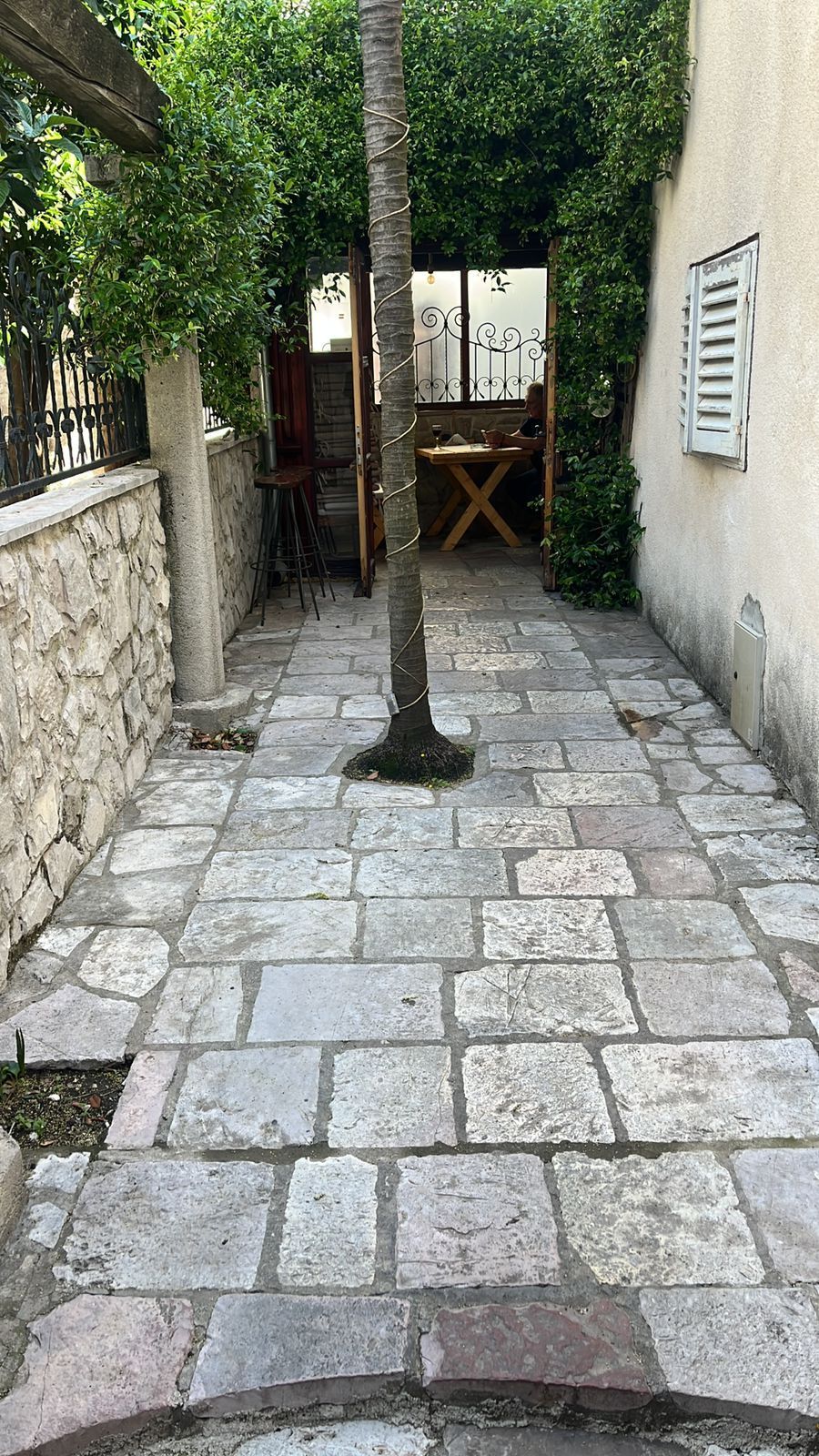 Prodaja poslovnog prostora 100 m² sa dvorištem – Centar Risna - Amfora Real Estate