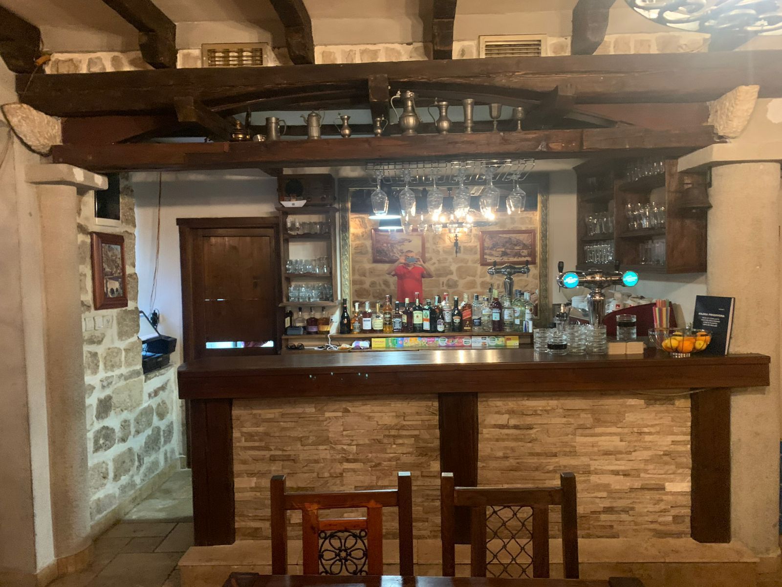 Prodaja poslovnog prostora 100 m² sa dvorištem – Centar Risna - Amfora Real Estate