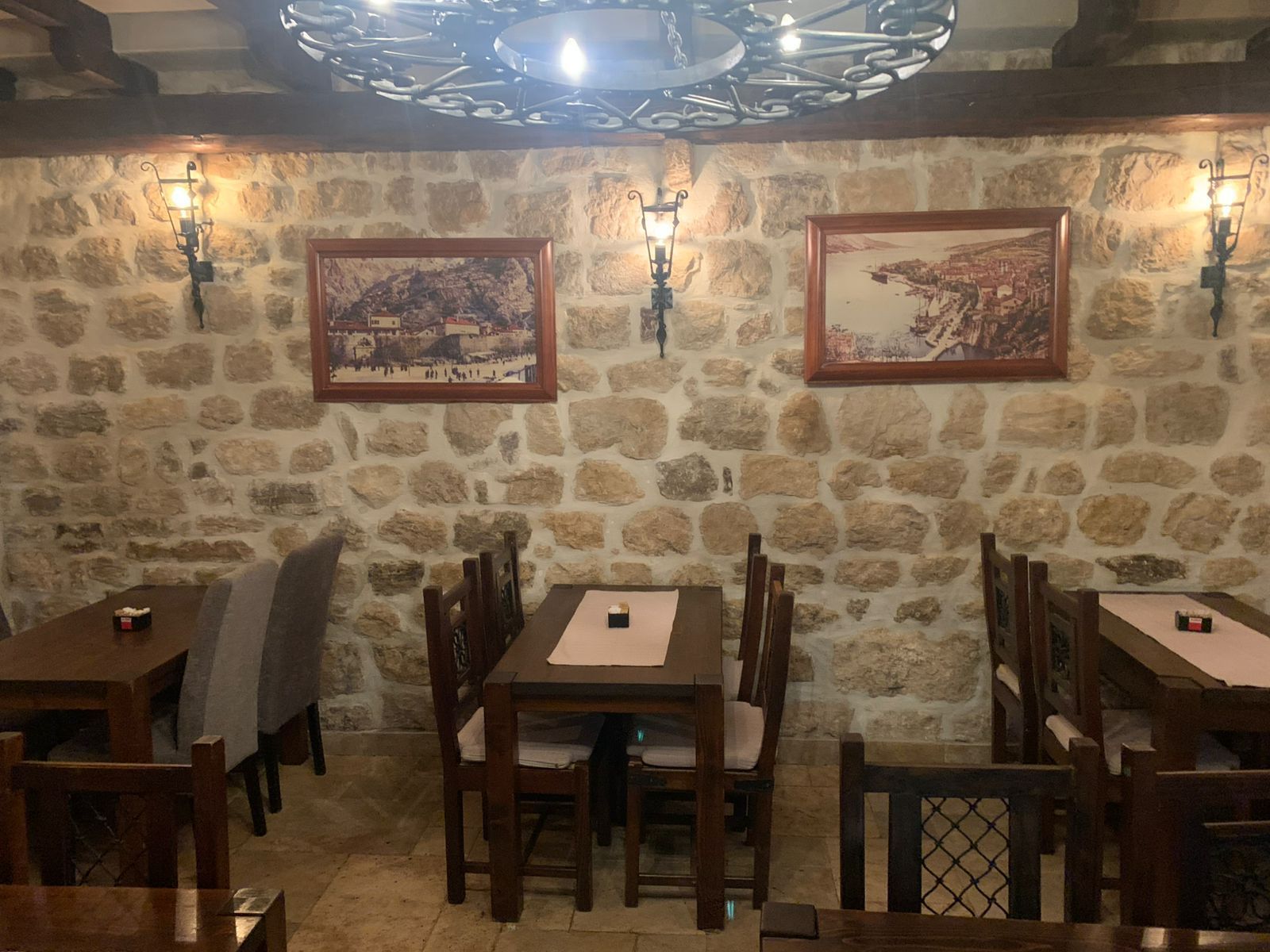 Prodaja poslovnog prostora 100 m² sa dvorištem – Centar Risna - Amfora Real Estate