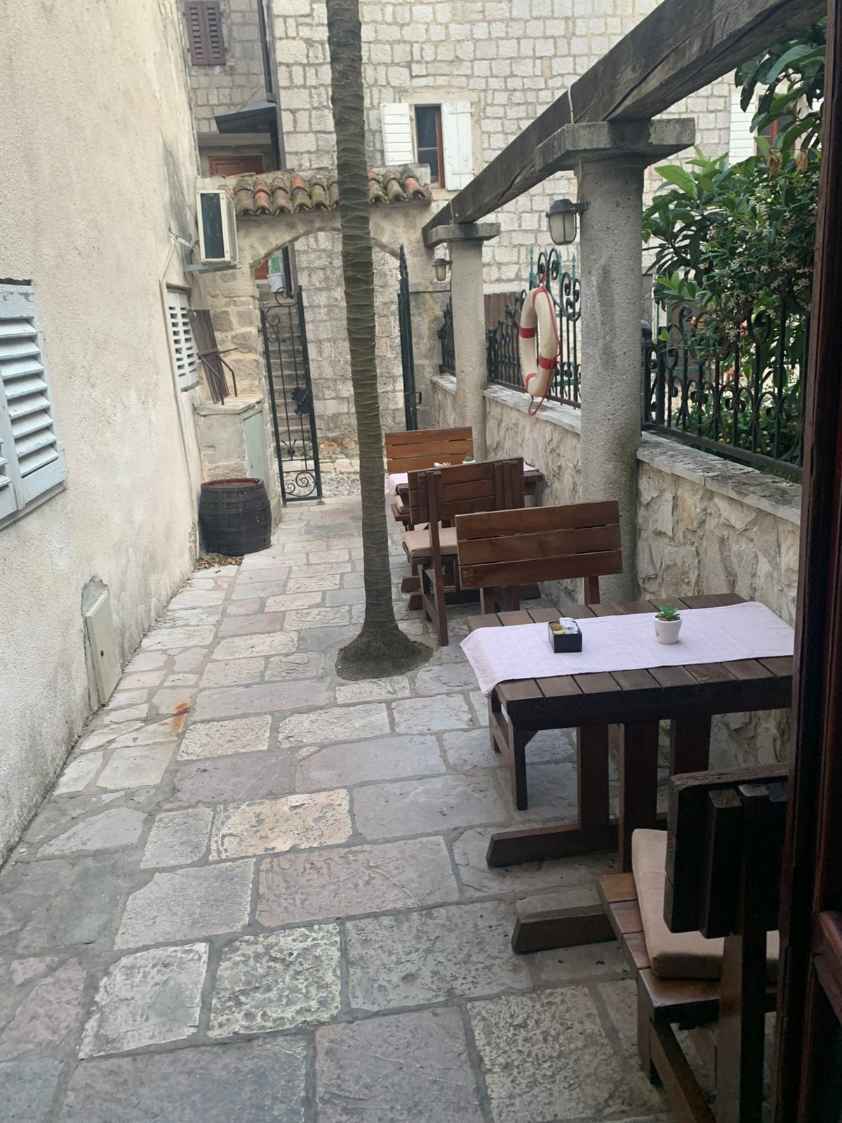 Prodaja poslovnog prostora 100 m² sa dvorištem – Centar Risna - Amfora Real Estate