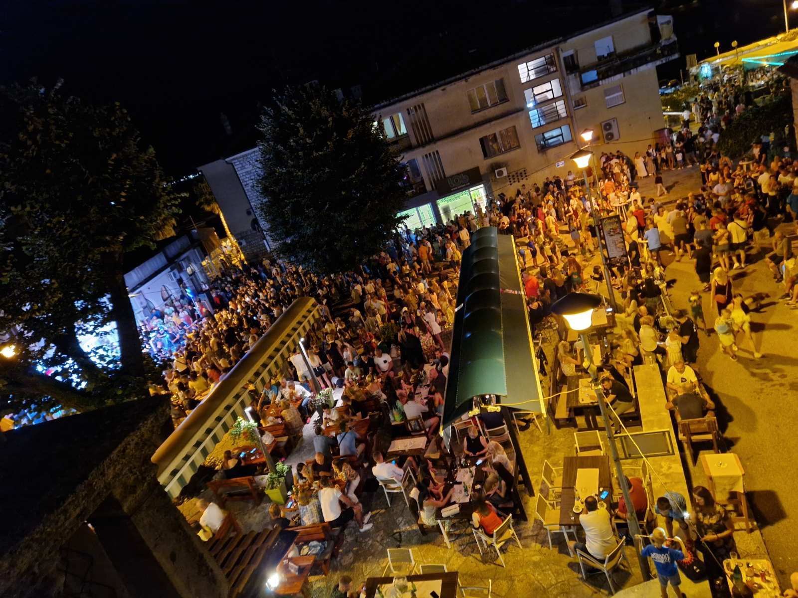 Prodaja poslovnog prostora 100 m² sa dvorištem – Centar Risna - Amfora Real Estate