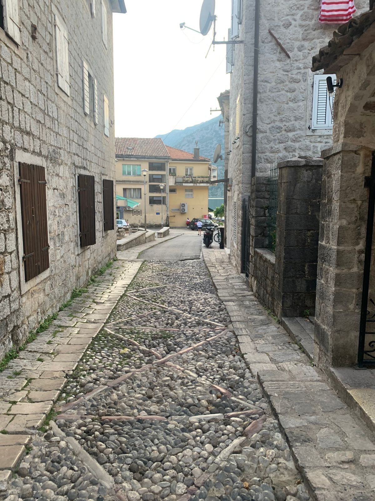 Prodaja poslovnog prostora 100 m² sa dvorištem – Centar Risna - Amfora Real Estate