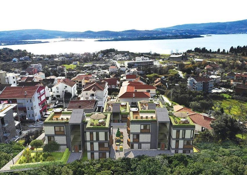 Prodaja dvosobnog stana 61,83m2 (49.83m² stambenog prostora + terasa 12m²)  u novom kompleksu sa bazenom i parkingom – Kava, Tivat - Amfora Real Estate