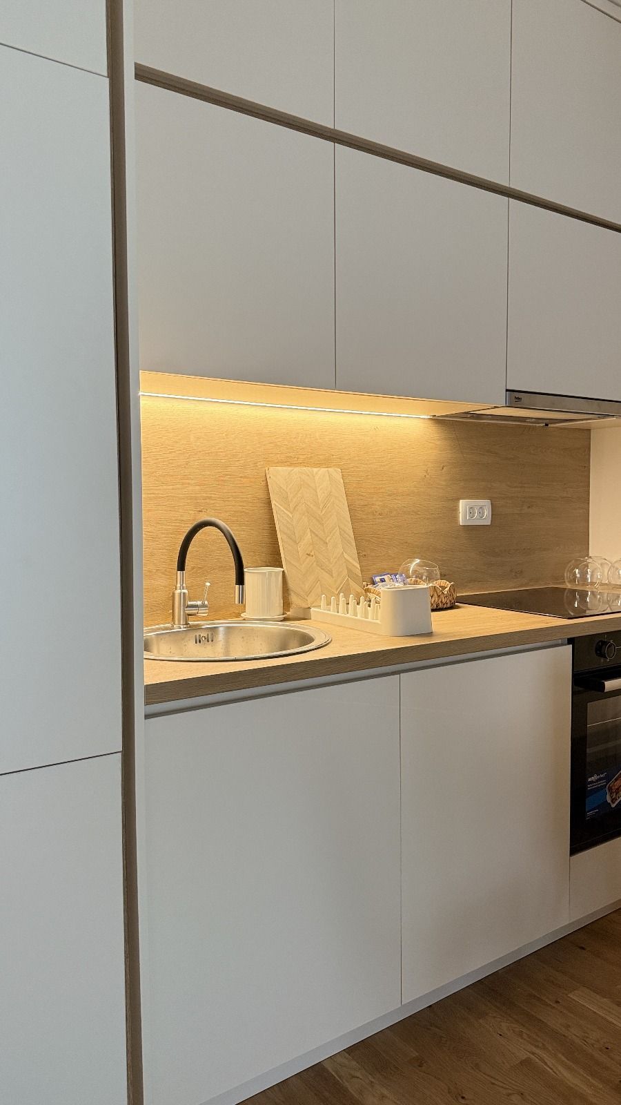 Prodaja novog, moderno opremljenog jednosobnog apartmana 43m² sa garaznim mestom– Bečići, Budva - Amfora Real Estate