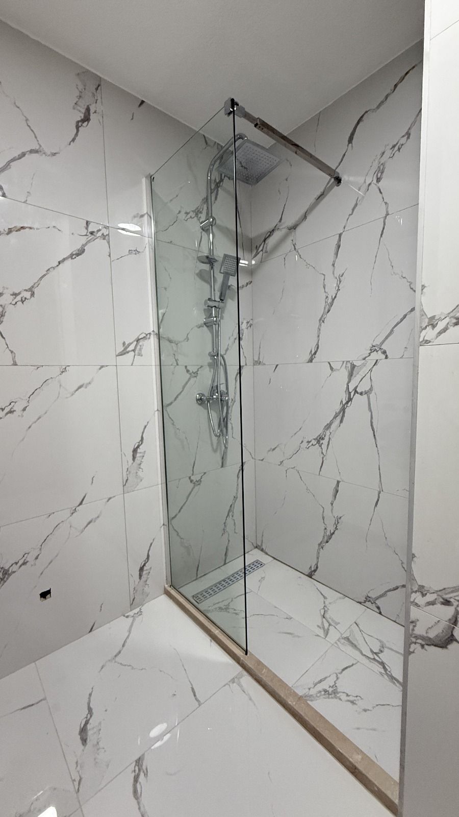 Prodaja novog, moderno opremljenog jednosobnog apartmana 43m² sa garaznim mestom– Bečići, Budva - Amfora Real Estate