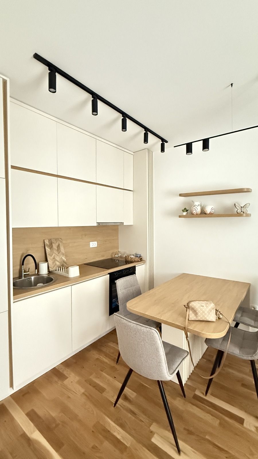 Prodaja novog, moderno opremljenog jednosobnog apartmana 43m² sa garaznim mestom– Bečići, Budva - Amfora Real Estate