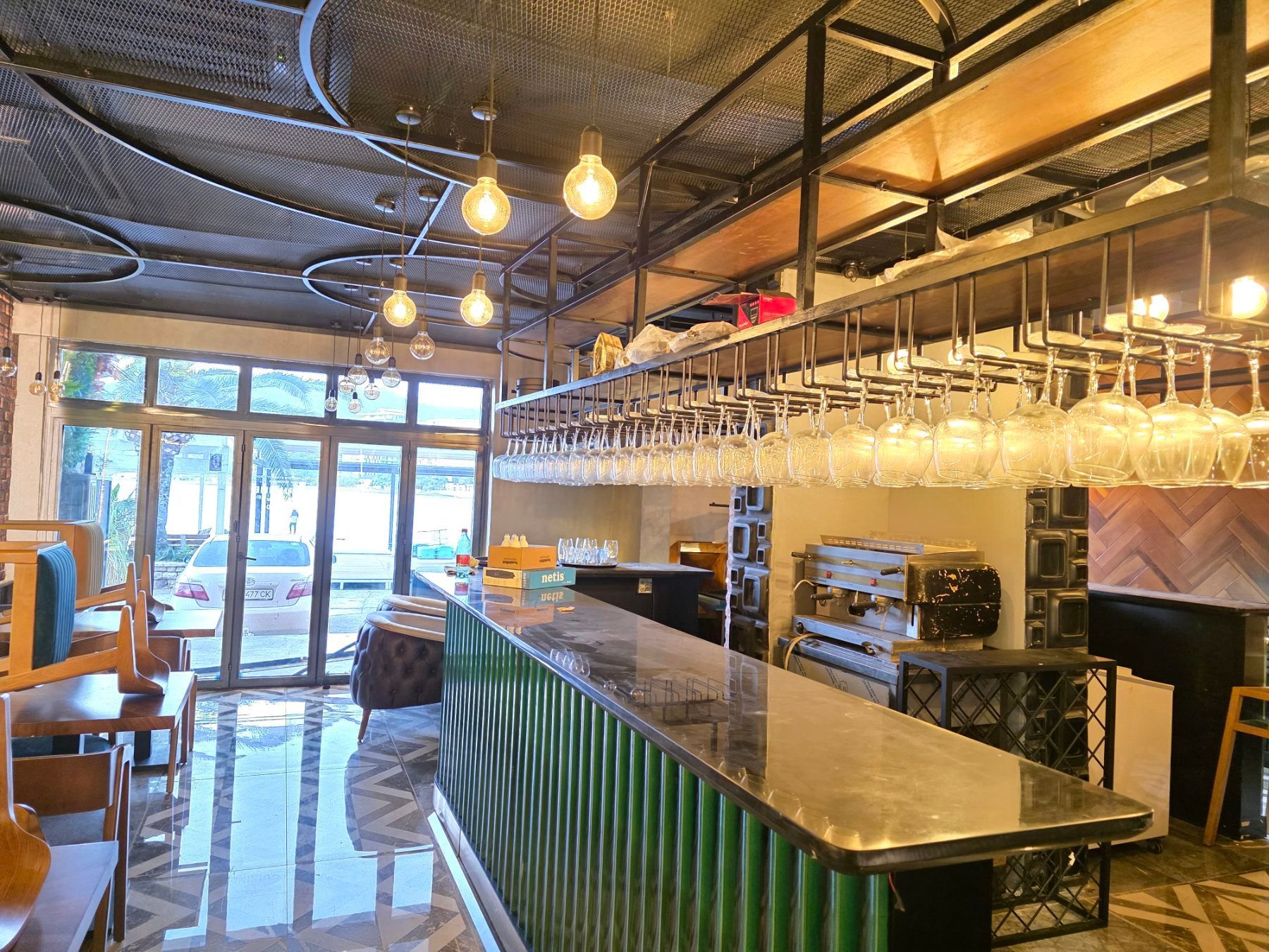 Prodaja luksuzno opremljenog restorana 123 m² – Prva linija, Rafailovići - Amfora Real Estate