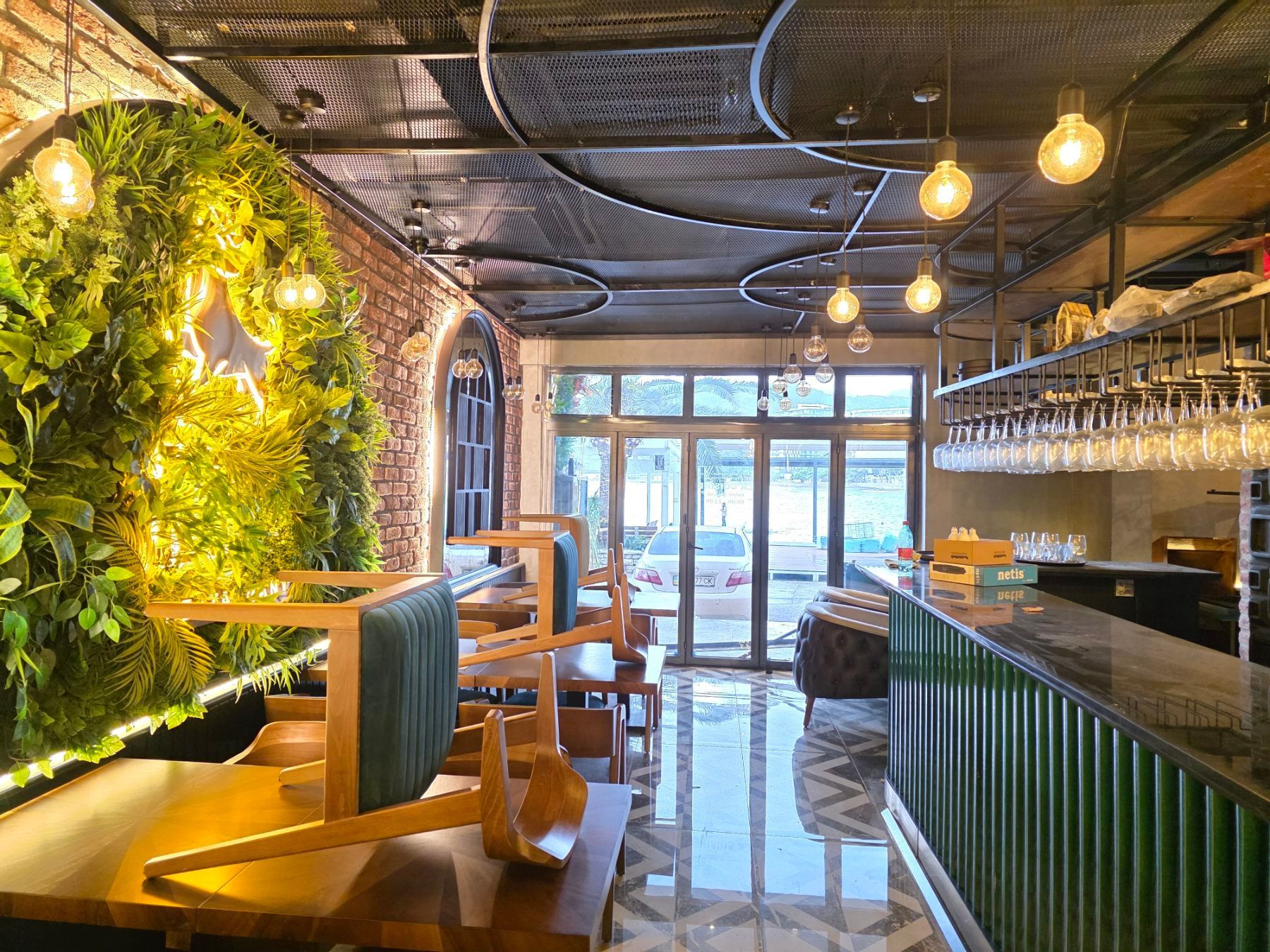 Prodaja luksuzno opremljenog restorana 123 m² – Prva linija, Rafailovići - Amfora Real Estate