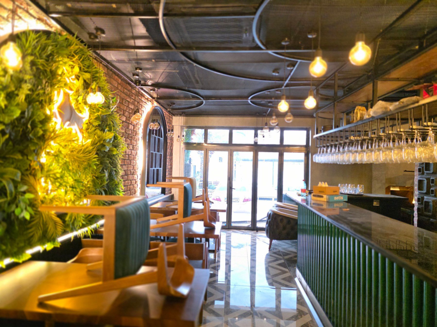 Prodaja luksuzno opremljenog restorana 123 m² – Prva linija, Rafailovići - Amfora Real Estate