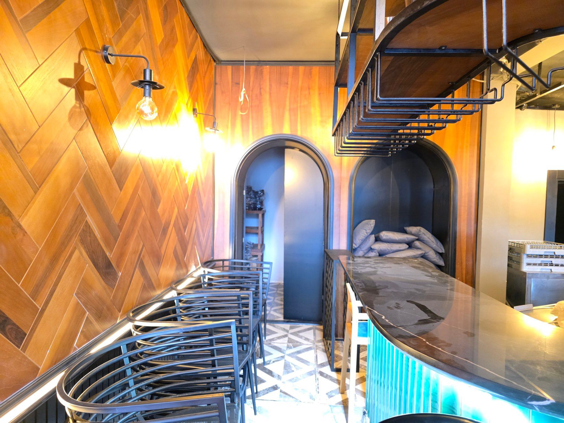 Prodaja luksuzno opremljenog restorana 123 m² – Prva linija, Rafailovići - Amfora Real Estate