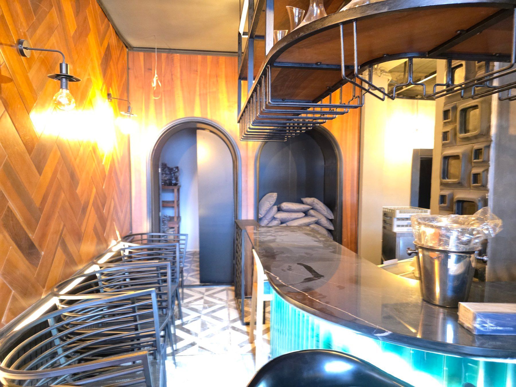 Prodaja luksuzno opremljenog restorana 123 m² – Prva linija, Rafailovići - Amfora Real Estate