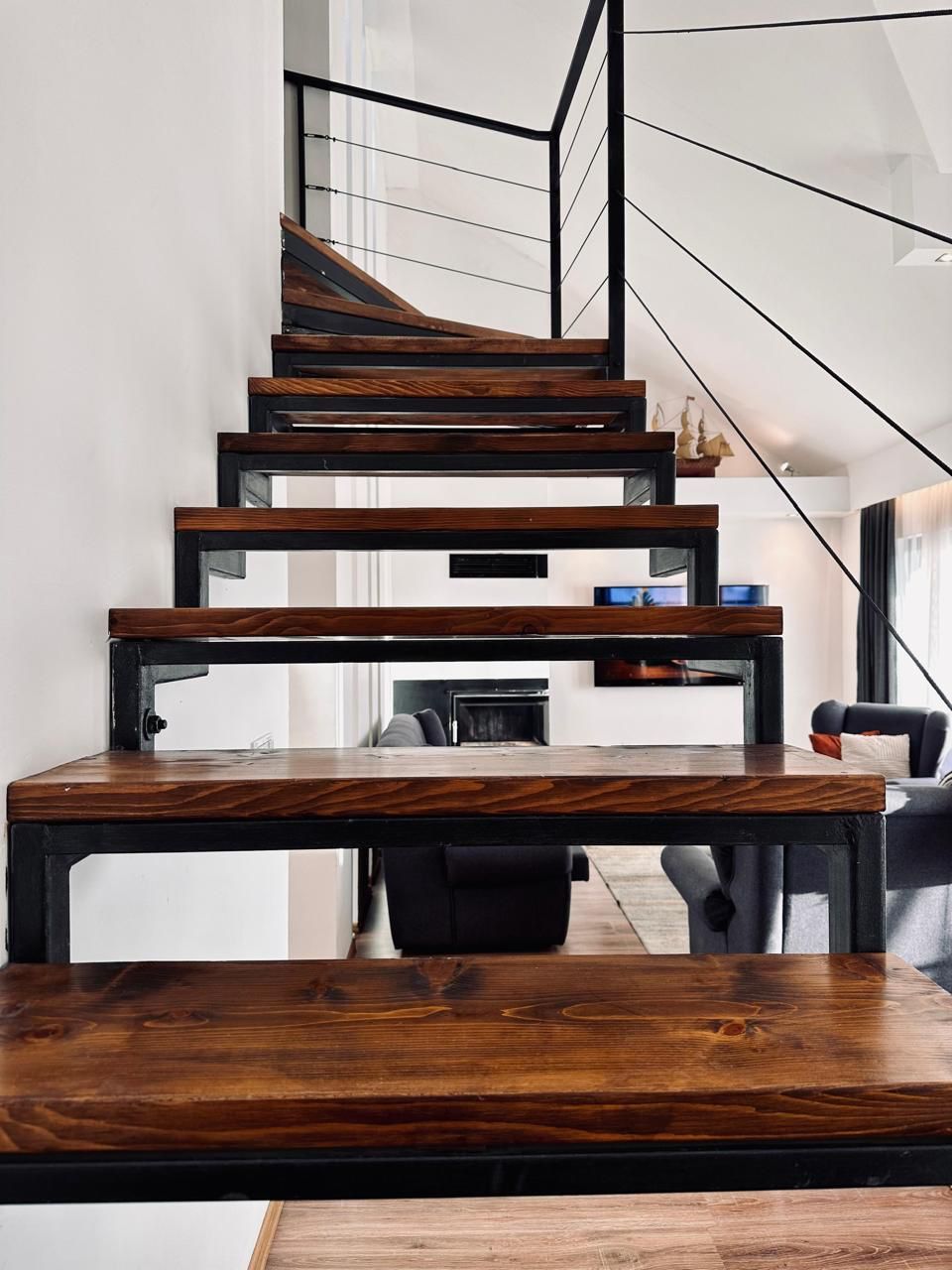 Izdavanje luksuznog trosobnog duplex stana 130 m² sa parkingom i teretanom– Mazina, Tivat - Amfora Real Estate