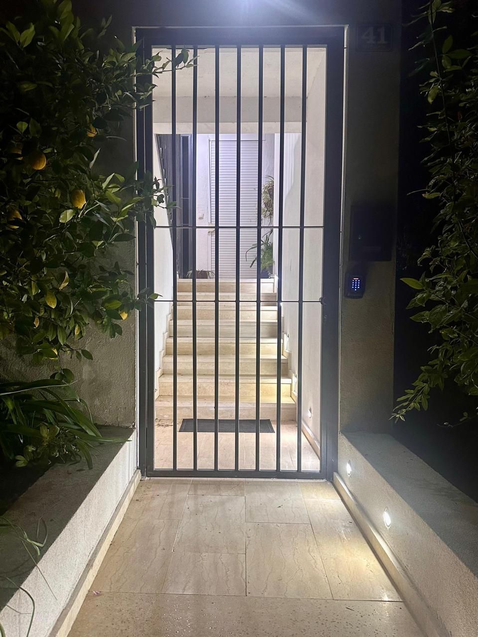 Izdavanje luksuznog trosobnog duplex stana 130 m² sa parkingom i teretanom– Mazina, Tivat - Amfora Real Estate