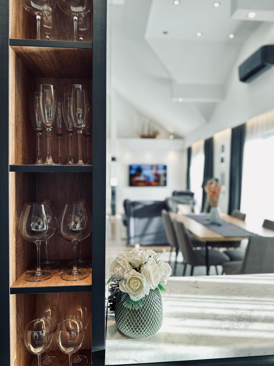 Izdavanje luksuznog trosobnog duplex stana 130 m² sa parkingom i teretanom– Mazina, Tivat - Amfora Real Estate