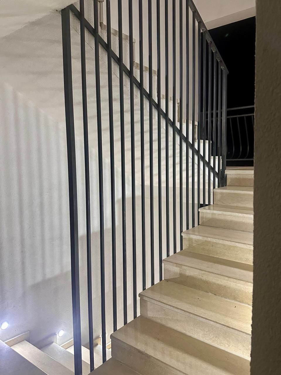 Izdavanje luksuznog trosobnog duplex stana 130 m² sa parkingom i teretanom– Mazina, Tivat - Amfora Real Estate