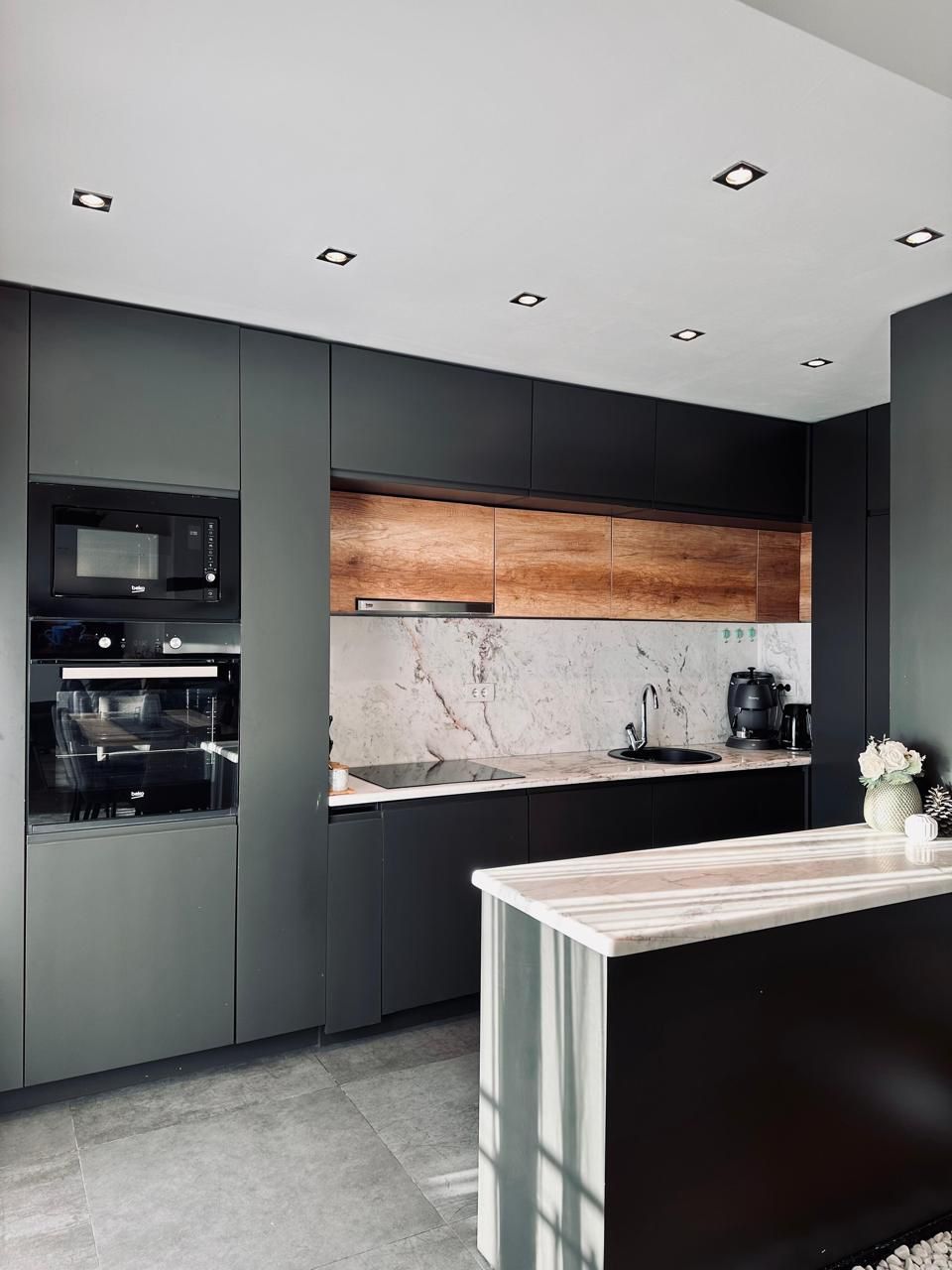 Izdavanje luksuznog trosobnog duplex stana 130 m² sa parkingom i teretanom– Mazina, Tivat - Amfora Real Estate